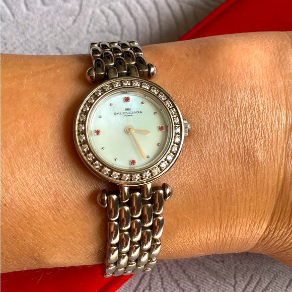 Beautiful 💖 BALENCIAGA💖 watch for lady🌹 - Picture 12 of 12